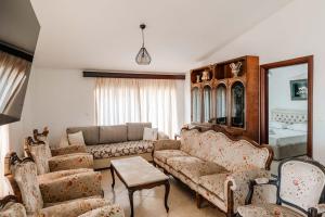 Posezení v ubytování ALNES HOTEL