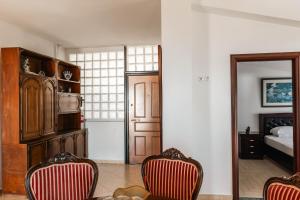 Kuchyň nebo kuchyňský kout v ubytování ALNES HOTEL