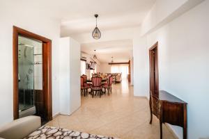 Posezení v ubytování ALNES HOTEL