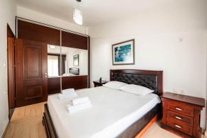 Postel nebo postele na pokoji v ubytování ALNES HOTEL