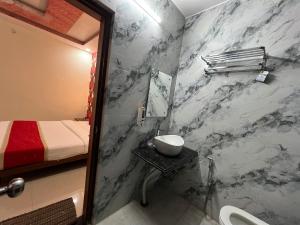 Ένα μπάνιο στο Hotel Shimla Grand