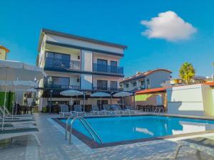 Bazén v ubytování Blue Serenity Hotel nebo v jeho okolí