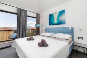 Katil atau katil-katil dalam bilik di Villa Niko with heated pool, sauna and jacuzzi +96 gambar