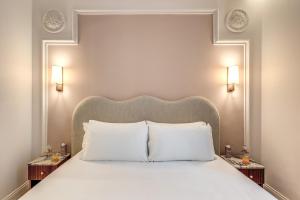 Postel nebo postele na pokoji v ubytování Hotel Fori Imperiali