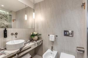 Koupelna v ubytování Hotel Fori Imperiali