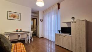 A television and/or entertainment centre at Condominio Sovego