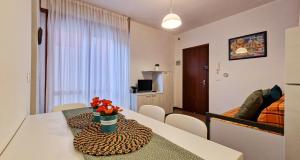 A television and/or entertainment centre at Condominio Sovego
