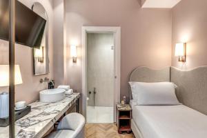 Postel nebo postele na pokoji v ubytování Hotel Fori Imperiali