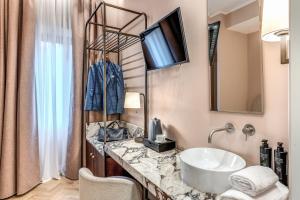 Koupelna v ubytování Hotel Fori Imperiali