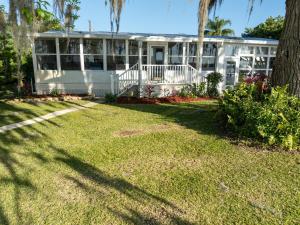 Gallery image of Riverfront Boaters Paradise - Dock w Lifts in Crescent City