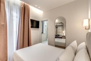 Postel nebo postele na pokoji v ubytování Hotel Fori Imperiali