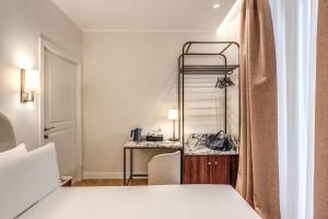 Postel nebo postele na pokoji v ubytování Hotel Fori Imperiali
