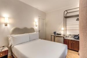 Postel nebo postele na pokoji v ubytování Hotel Fori Imperiali