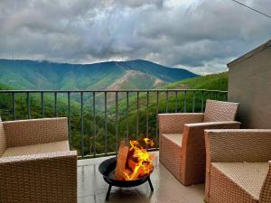 En generel udsigt til bjerge eller udsigt til bjerge taget fra feriehuset