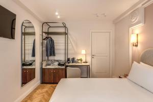 Postel nebo postele na pokoji v ubytování Hotel Fori Imperiali