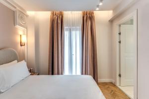Postel nebo postele na pokoji v ubytování Hotel Fori Imperiali