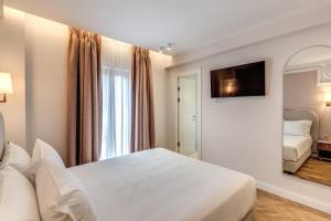 Postel nebo postele na pokoji v ubytování Hotel Fori Imperiali