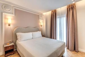Postel nebo postele na pokoji v ubytování Hotel Fori Imperiali