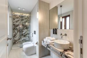 Koupelna v ubytování Hotel Fori Imperiali