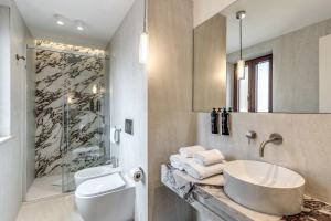Koupelna v ubytování Hotel Fori Imperiali
