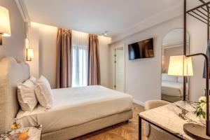 Postel nebo postele na pokoji v ubytování Hotel Fori Imperiali