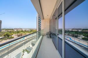 Balkon lub taras w obiekcie Grand 3BR APT with Pool, Gym and 2 Parking Spaces