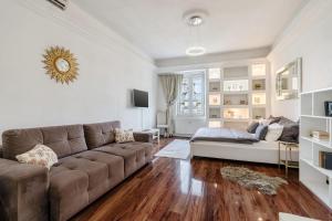 Posedenie v ubytovaní Amora Homes Basilica and Castle view Luxury Suite, Free parking RESERVATION NEEDED
