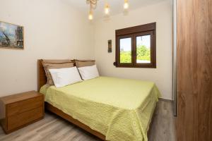 Ένα ή περισσότερα κρεβάτια σε δωμάτιο στο Zogia Luxury Villa