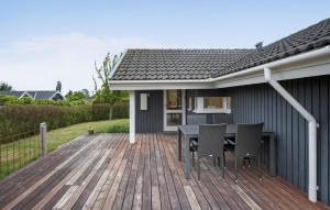 Balkón nebo terasa v ubytování Three-Bedroom Holiday Home In Assens