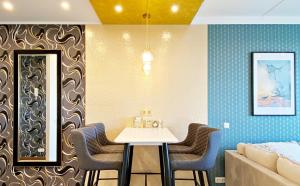 a dining room with a table and a couch at Papiniidu Apartments in Pärnu