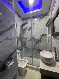 Baðherbergi á Presken Hotels, Awolowo Way, Ikeja