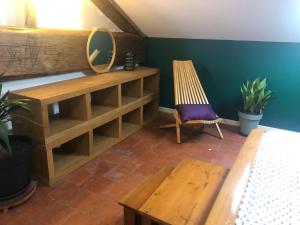a room with a bench and a mirror and a chair at Soirée privée in Alès