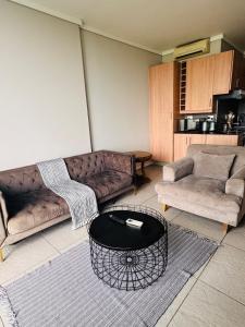 Χώρος καθιστικού στο Accommodation Front - Sea View 2 Sleeper