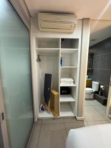 Ένα μπάνιο στο Accommodation Front - Sea View 2 Sleeper