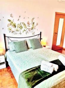 a bedroom with a bed with flowers on the wall at Andrea e Sofia Rho Fiera Milano in Rho