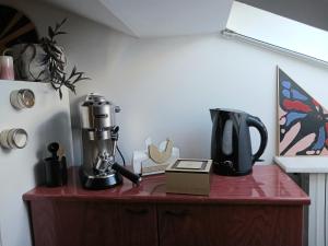 a counter with a coffee maker and a coffee pot on it at Original - 10 minuti da Matera in Altamura
