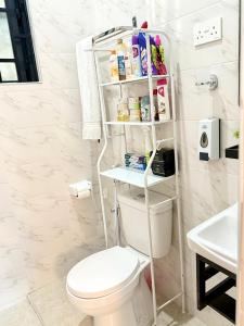 Koupelna v ubytování Amaroz House