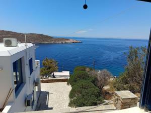 a view of the ocean from a house at Smaragda's Studio in Kithnos