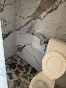 Ένα μπάνιο στο AM Pyramid resting