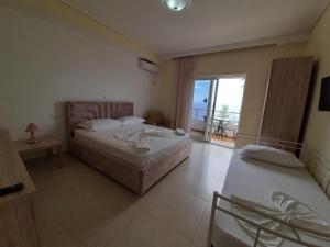 Postel nebo postele na pokoji v ubytování Sea View Luxury Apartments Palase Dhermi