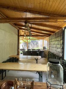 a living room with a table and a couch at La Burlacu in Eşelniţa