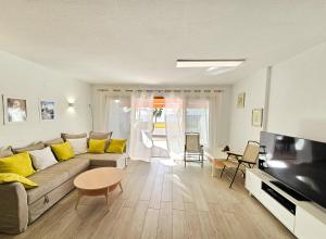 Et tv og/eller underholdning på Beautiful Sunset Apartment