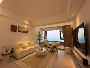 TV a/nebo společenská místnost v ubytování Harbour Holiday -山海居
