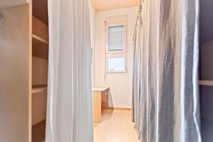 Vannituba majutusasutuses Villa architecte lumineuse avec jardin privé