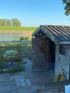 Fotografie z fotogalerie ubytování Stacaravanverhuur KR00N chalet BB-5 v destinaci Workum