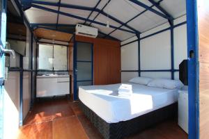Cama ou camas em um quarto em Wafeh Pampulha Suítes