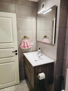 Un baño de Apartment close to the beach