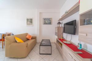 a living room with a couch and a flat screen tv at casa illaria in Olbia