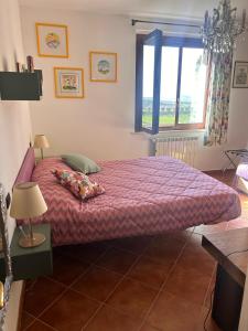 A bed or beds in a room at Casa Paola nel Chianti