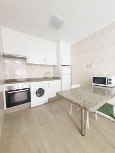 Køkken eller tekøkken på Alquilaencanarias Medano Pika Mediterraneo